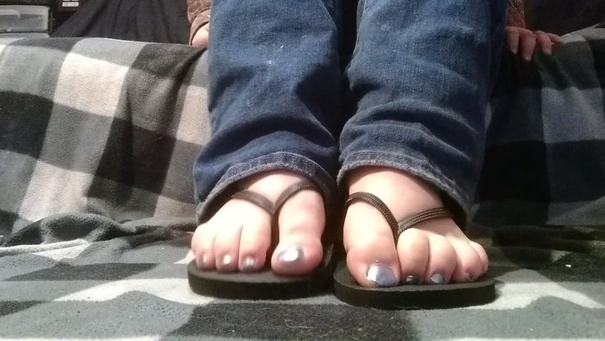 Feet Jerking Off: A Metronone Challenge