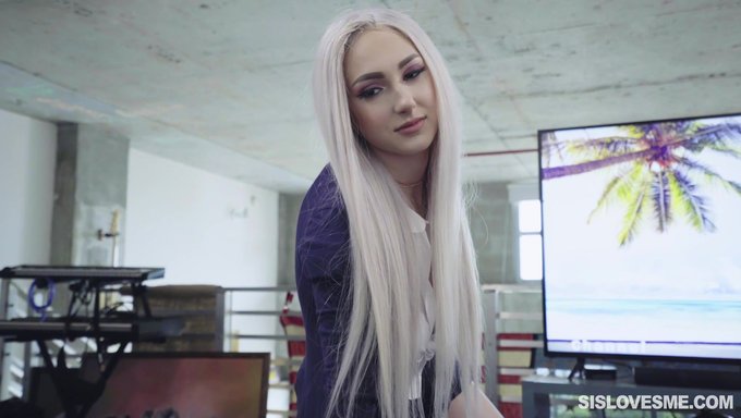18+ Teen Faces The World In Panties