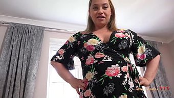 Busty Mom ...