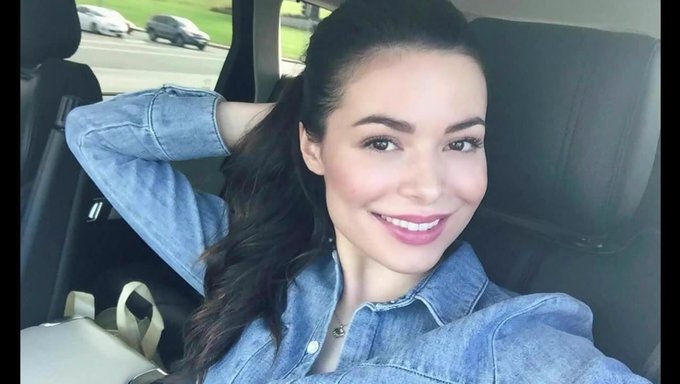 Brown-Haired Beauty Miranda Cosgrove Masturbates On Instagram