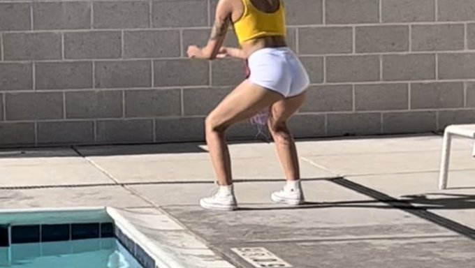 Getting Lucky With Women At The Swimming Pool