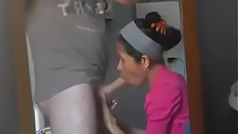 Pembantu Rumah Memberikan Saya Blowjob Sebagai Pertukaran Untuk Wang