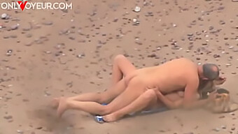 Milf Rubia Tetona Es Follada En La Playa Por Un Hombre Mayor En La Parte 2/3