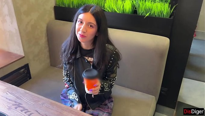 This Woman Is In Favor Of Anal For Her Favorite Shawarma - Only Anal Many Positions