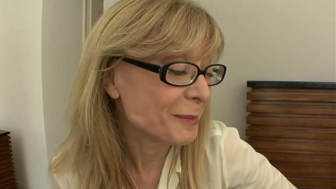 Nina Hartley Fucks A College Stud With Impressive Size