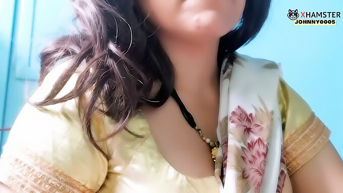 ভারতীয় Milf এর বড় ন্যাচারাল টিটস ফাক হয়।