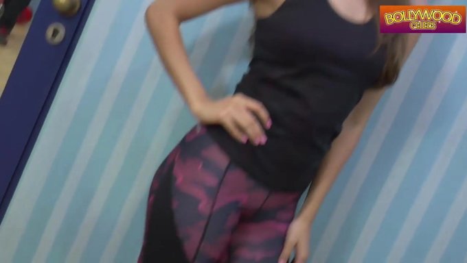 Indian Beauty'S Amazing Ass Show In Jeans