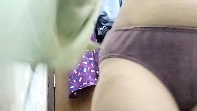 Steamy Riyya Seeks A Married Man To Partner With Her