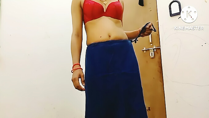 Bhabhi I Saree Strippar Ner Och Fingrar Sin Fitta