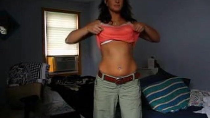 Webcam Babe'S Hot And Heavy Striptease