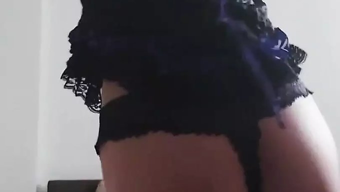 Perfect Body And Perfect Dance: The Ultimate Teen Striptease