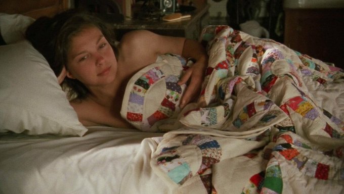 American Actress Ashley Judd In A Steamy Kissing Scene