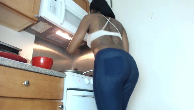 Wetting Up In The Kitchen: Closeup