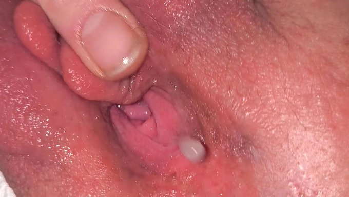 Slutty Milf Gets Her Pussy Licked By A Horny Stud