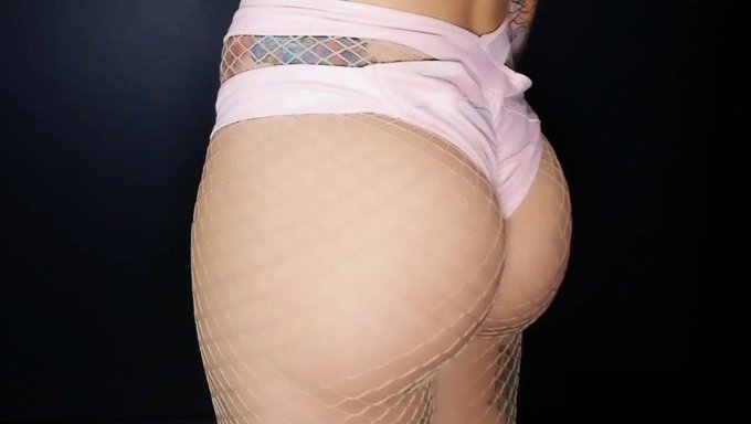 Violetdoll'S Stunning And Seductive Derriere Bouncing At 60 Frames Per Second