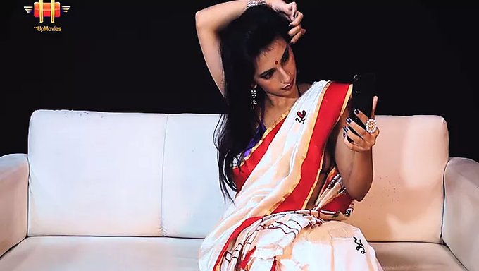 Young Indian Girl Reaches Ecstasy Through Fingering