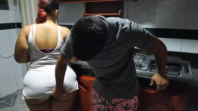 Latina Milf Gives A Perfect Blowjob In Kitchen