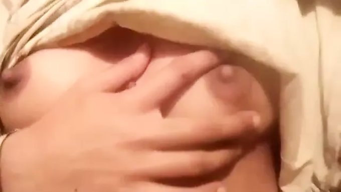 Pakistani Teen'S First Time Finger Fucking With Her Boyfriend
